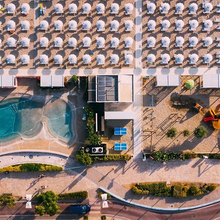 Hotel International Direttamente Sulla Sabbia มิซาโน อาดรีอาติโก ภายนอก รูปภาพ